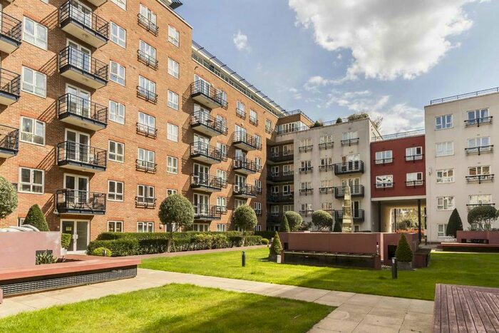 2 Bedroom Flat To Rent In Royal Quarter, Seven Kings Way, Kingston Upon Thames, KT2