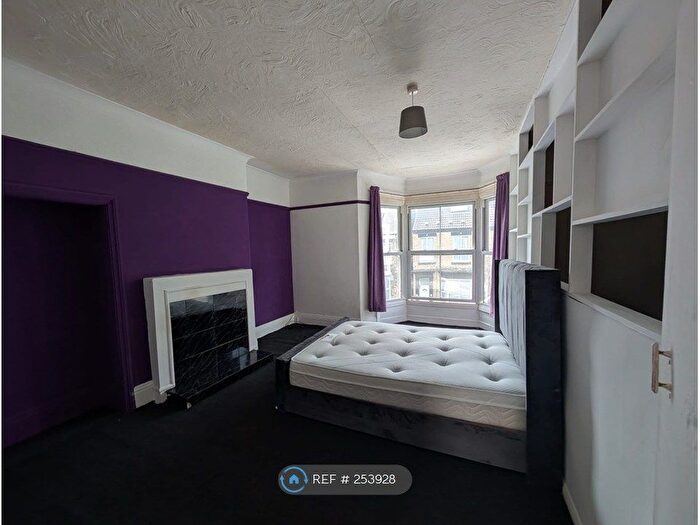 1 Bedroom Flat To Rent In Grove Street, Hull, HU5