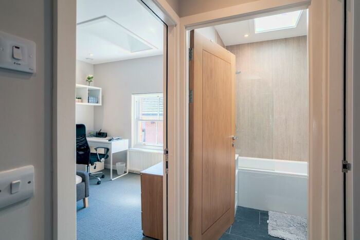 2 Bedroom Flat To Rent In Flat Rose House Tentercroft Street, Lincoln, LN5