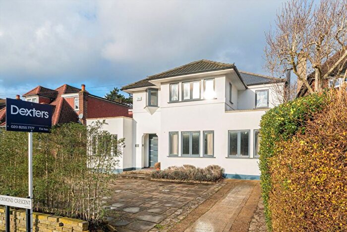 4 Bedroom Detached House For Sale In Ormond Crescent, Hampton, TW12