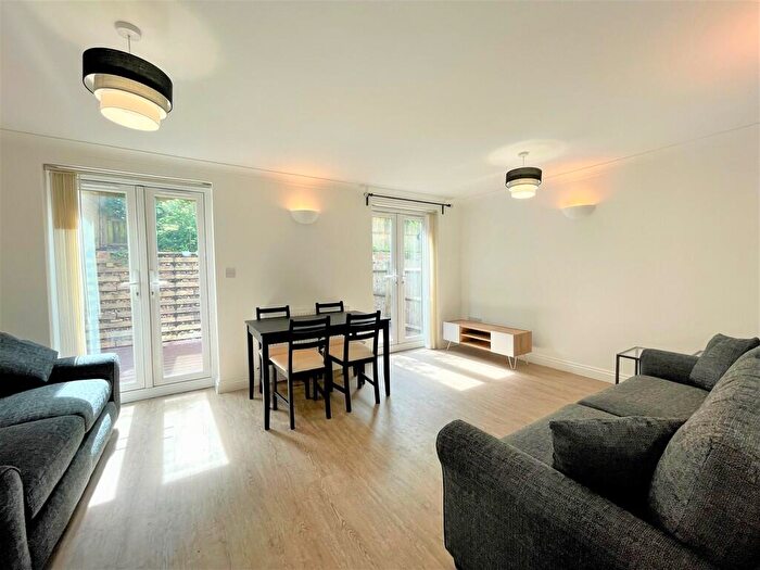 4 Bedroom End Of Terrace House To Rent In Rose Green, Greenbank Road, Bristol, BS5