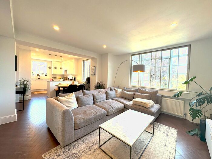 2 Bedroom Flat To Rent In Hook Road, Surbiton, KT6