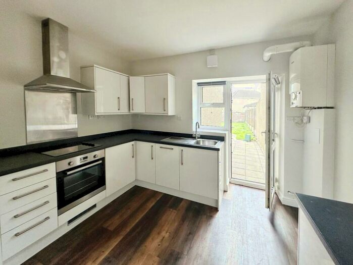 2 Bedroom Flat To Rent In - High Street, Warmley, Bristol, BS15