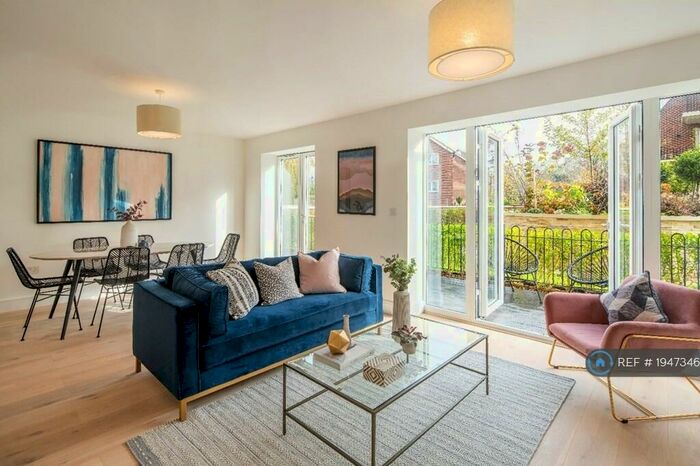 2 Bedroom Flat To Rent In Whetstone Square High Rd, London, N20