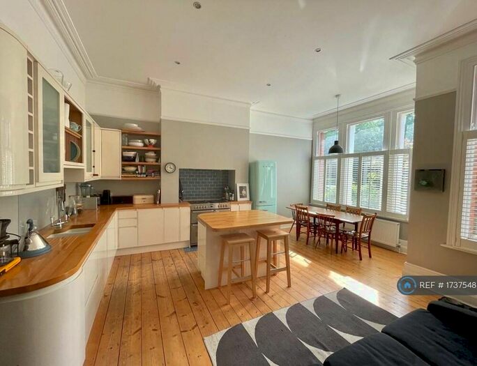 3 Bedroom Flat To Rent In Mayow Road, London, SE26