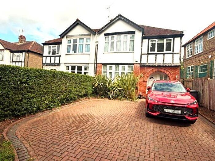 2 Bedroom Flat To Rent In Hale Lane, Mill Hill, NW7