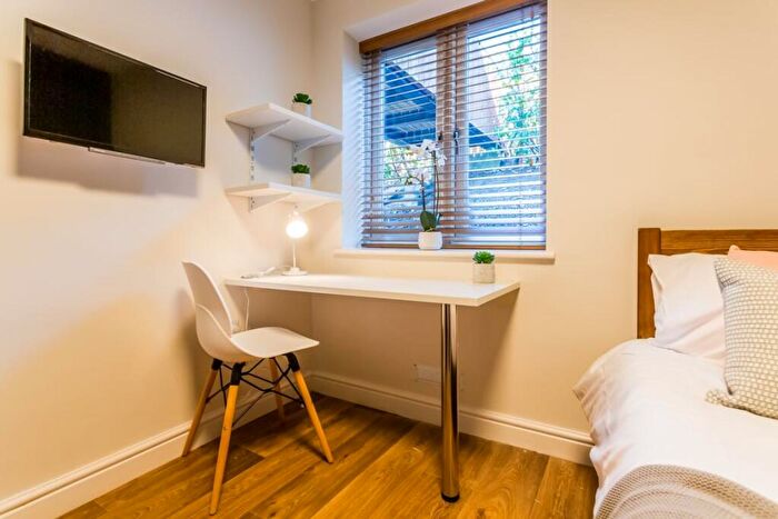 8 Bedroom Flat To Rent In St Hilds Lane, DH1