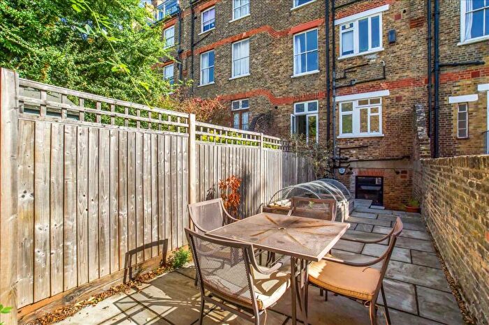 2 Bedroom Flat For Sale In Lady Margaret Road, London, NW5