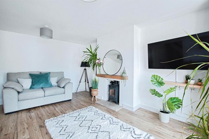 3 Bedroom End Of Terrace House For Sale In Moreys Close, West Lulworth, Wareham, BH20 - Photo 8