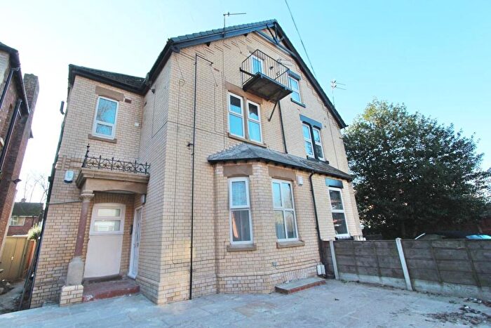 2 Bedroom Flat To Rent In Chatham Grove, Manchester, M20