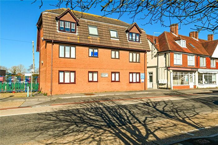 1 Bedroom Flat For Sale In Clifton Court, Lymington Road, New Milton, Hampshire, BH25