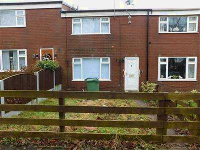 3 Bedroom Town House To Rent In Merlin Close, Oldham, OL8