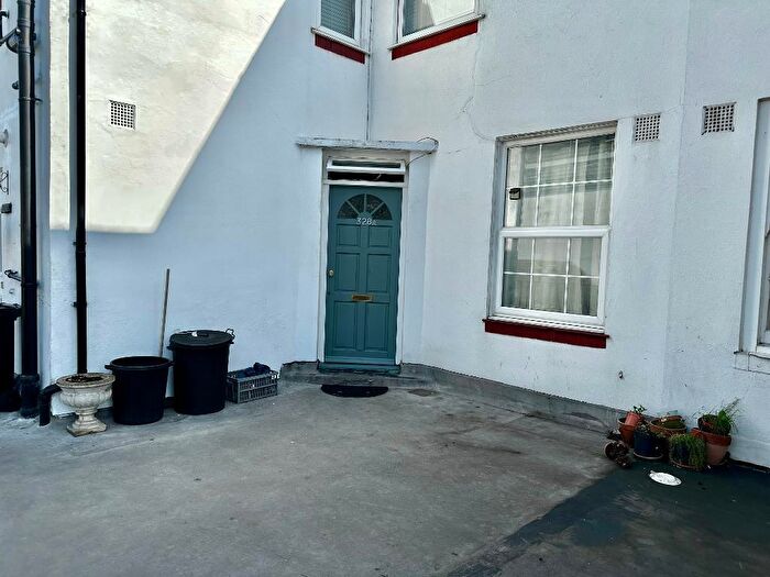 1 Bedroom Flat For Sale In High Street, Orpington, Kent, BR6