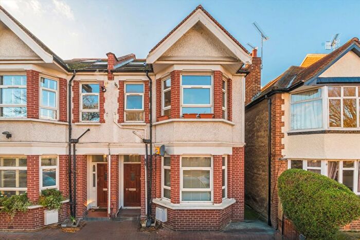 3 Bedroom Flat For Sale In Agnes Road, Acton, W3