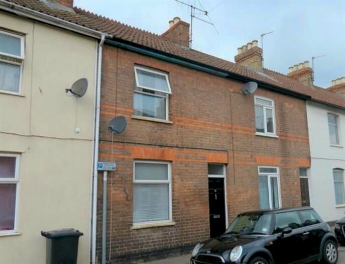 2 Bedroom Property To Rent In Grays Road, Taunton, TA1