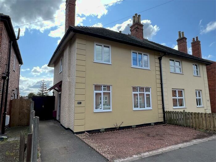 3 Bedroom Semi-Detached House To Rent In Lime Grove, Newark, Nottinghamshire., NG24