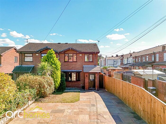 3 Bedroom Semi-Detached House For Sale In Matlock Close, Atherton, Manchester, M46