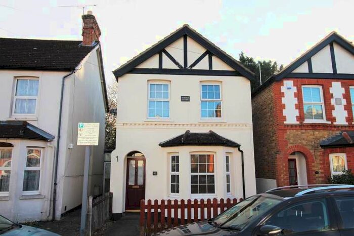 3 Bedroom House To Rent In Woking, GU21