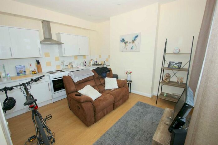 1 Bedroom Terraced House To Rent In Holywell Lane, Shadwell, Leeds, LS17