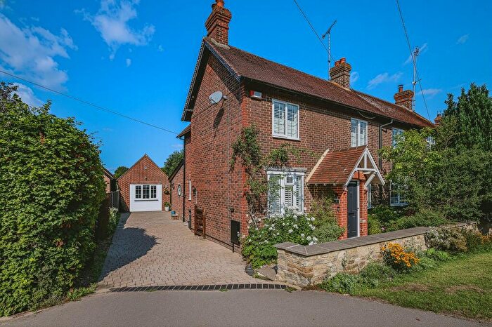 3 Bedroom Semi-Detached House For Sale In Farnham Road, Liss, Hampshire, GU33