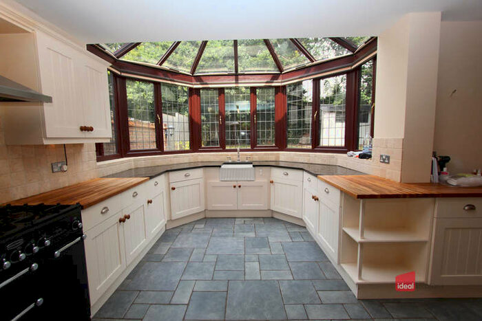 5 Bedroom Semi-Detached House To Rent In The Shrubberies, Chigwell, IG7