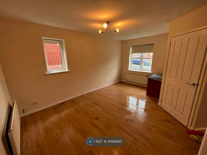 3 Bedroom Semi-Detached House To Rent In Maurice Street, Salford, M6