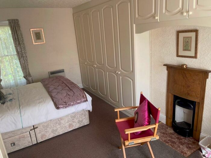 4 Bedroom Detached House For Sale In Ashby Road, BurtonOnTrent, DE15