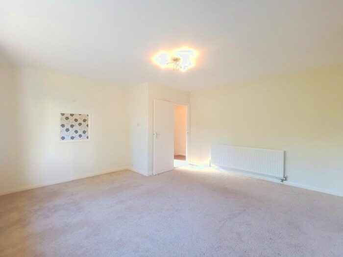 2 Bedroom Maisonette To Rent In Holly Park Road, London, N11