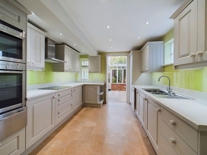3 Bedroom Town House To Rent In Carlton Street, Cheltenham, Gloucestershire, GL52