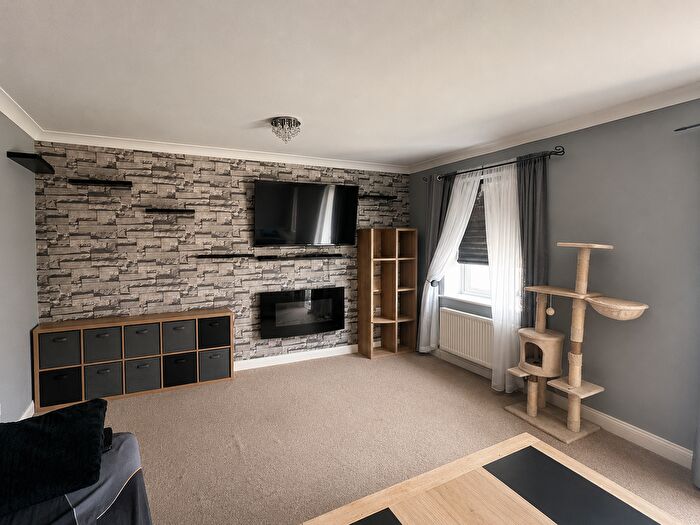 4 Bedroom Semi-Detached House For Sale In Thatcham Avenue Kingsway, Gloucester, GL2