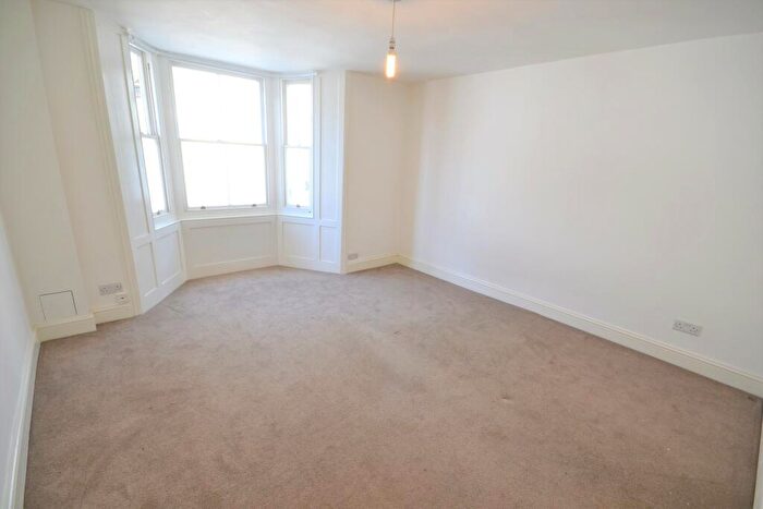 3 Bedroom Flat To Rent In Upper Market Street, Hove, BN3