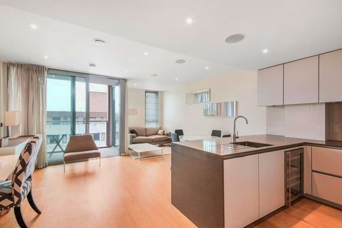 2 Bedroom Flat To Rent In Wellington House, Buckingham Gate, St James Park, SW1E