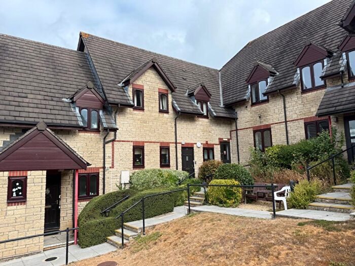 1 Bedroom Flat For Sale In Wesley Court, Stroud, GL5
