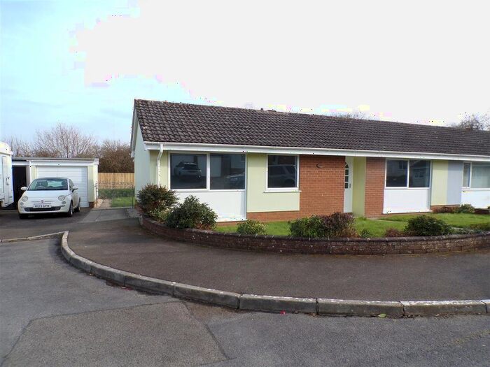 3 Bedroom Semi-Detached Bungalow To Rent In Castle Hill Gardens, Torrington, EX38