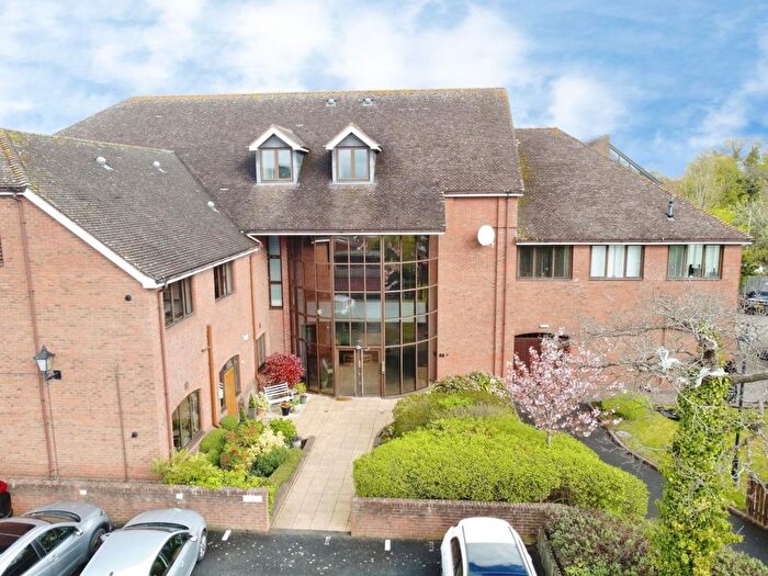 2 Bedroom Flat For Sale In Stratford Road, Hockley Heath, Solihull, B94