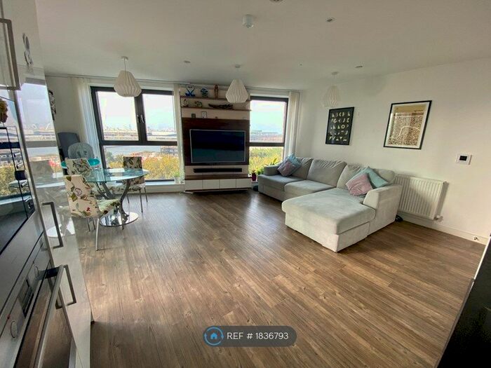 2 Bedroom Flat To Rent In Kingfisher Heights, London, E16