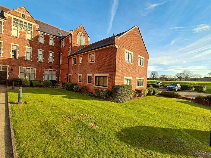 2 Bedroom Flat To Rent In Royal Connaught Drive, Bushey, WD23