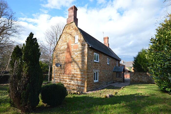 3 Bedroom Cottage To Rent In Stone Cottage, Upper Heyford, NN7