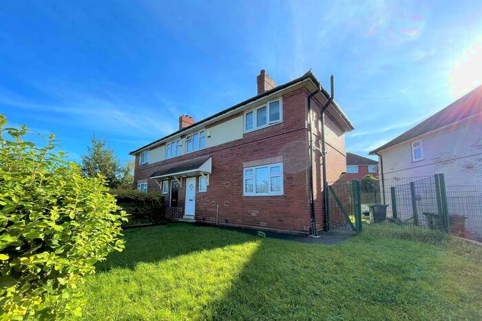 2 Bedroom Semi-Detached House To Rent In Kendal Drive, Leeds, West Yorkshire, LS15