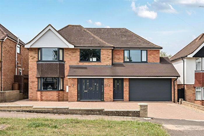 4 Bedroom Detached House For Sale In Chipstead Way, Banstead, SM7