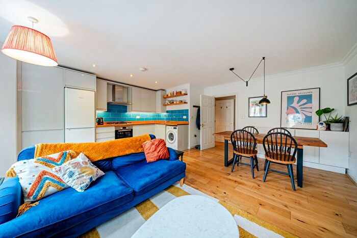 2 Bedroom Flat For Sale In Kelly Avenue, London, SE15