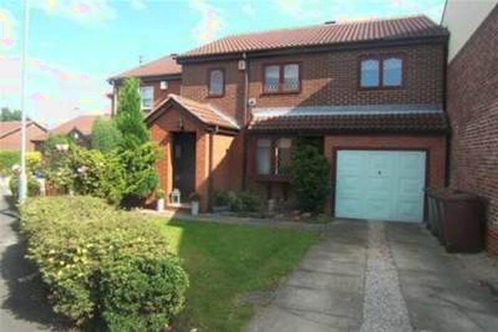 3 Bedroom Semi-Detached House To Rent In Fernleigh Court, Wakefield, WF2
