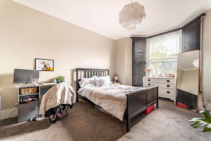 1 Bedroom Maisonette For Sale In Barry Road, East Dulwich, London, SE22