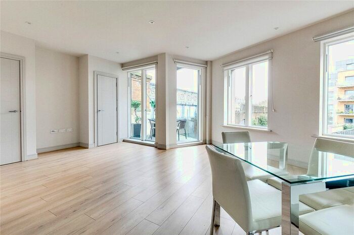 2 Bedroom Flat To Rent In Baybridge House, Woodlands Way, London, SW15
