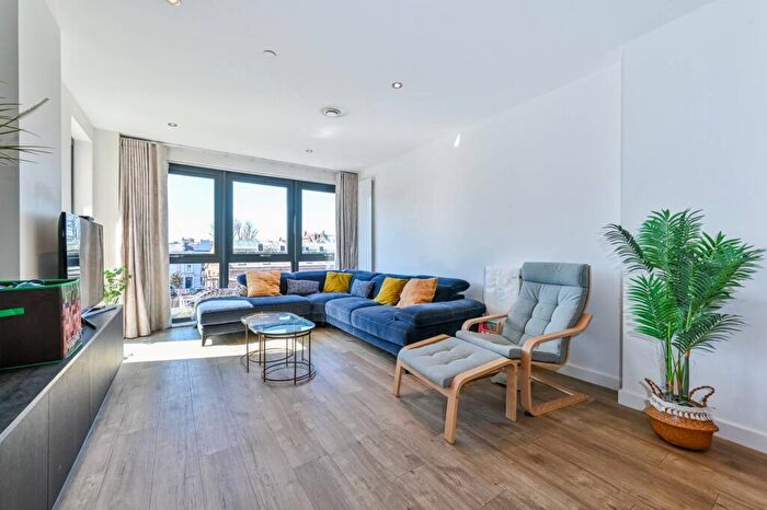 2 Bedroom Flat To Rent In Oval Road, Camden, London, NW1