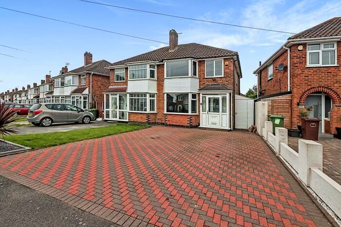 3 Bedroom Semi-Detached House To Rent In Wyckham Road, Birmingham, B36