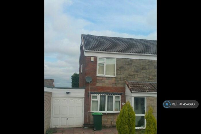 3 Bedroom Semi-Detached House To Rent In Tividale, Oldbury, B69