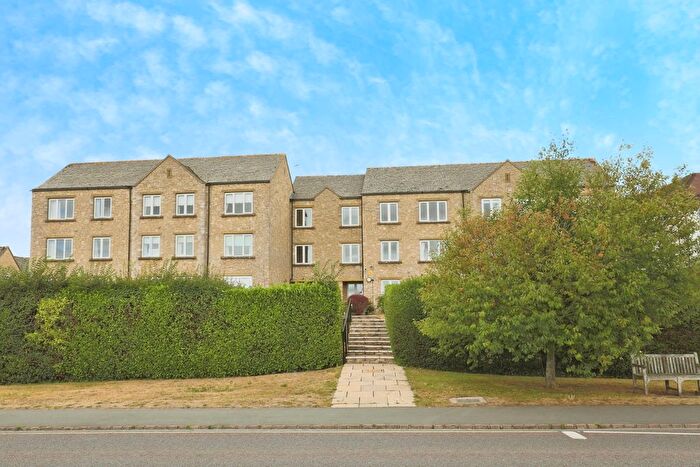 1 Bedroom Flat For Sale In Station Road, Broadway, Worcestershire, WR12