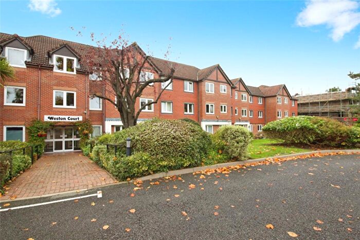1 Bedroom Apartment For Sale In Weston Court, Whetstone, N20