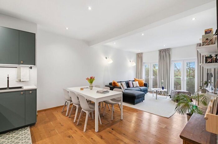 1 Bedroom Apartment For Sale In Prince Of Orange Court, SE16